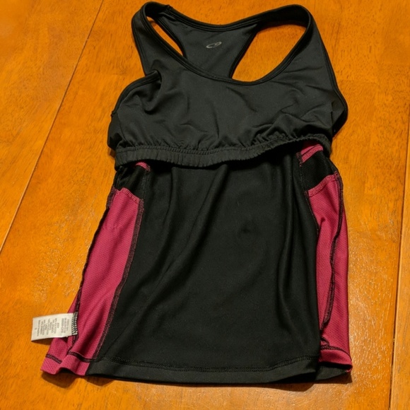 Racerback workout top - Picture 3 of 3